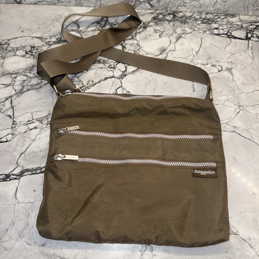 Baggallini Modern Everyday Travel Crossbody Bag Zip Lots Of Pockets Brown Nylon